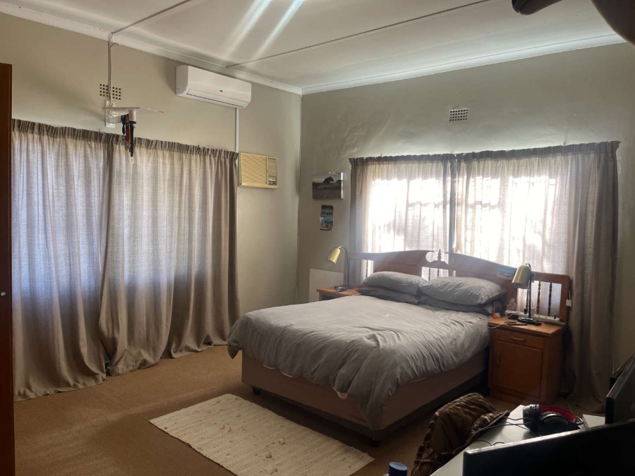 4 Bedroom Property for Sale in Kanoneiland Northern Cape